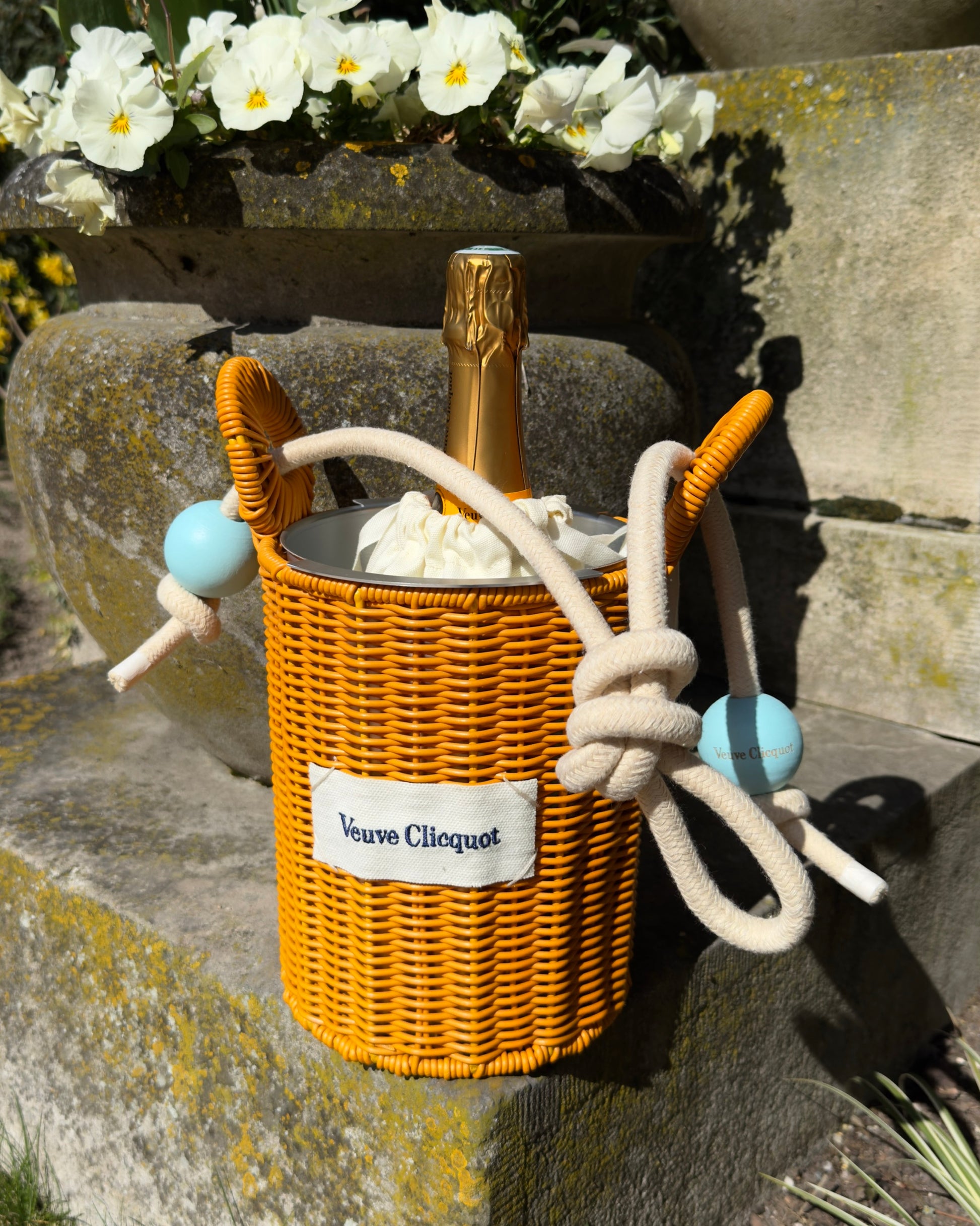 VEUVE CLICQUOT RICH SUMMER ICE BUCKET — opět k dostání koncem srpna/začátkem září
