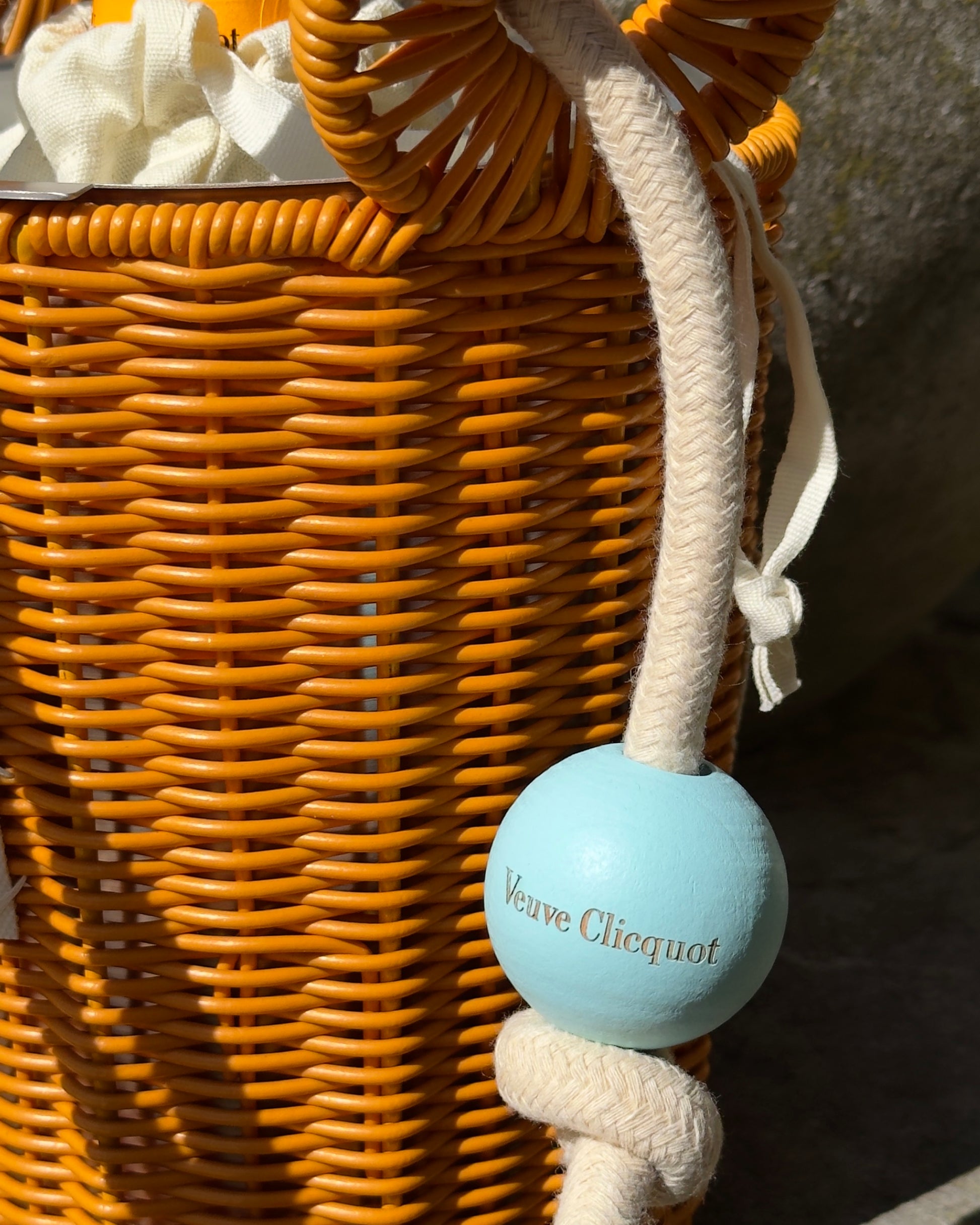 VEUVE CLICQUOT RICH SUMMER ICE BUCKET — opět k dostání koncem srpna/začátkem září