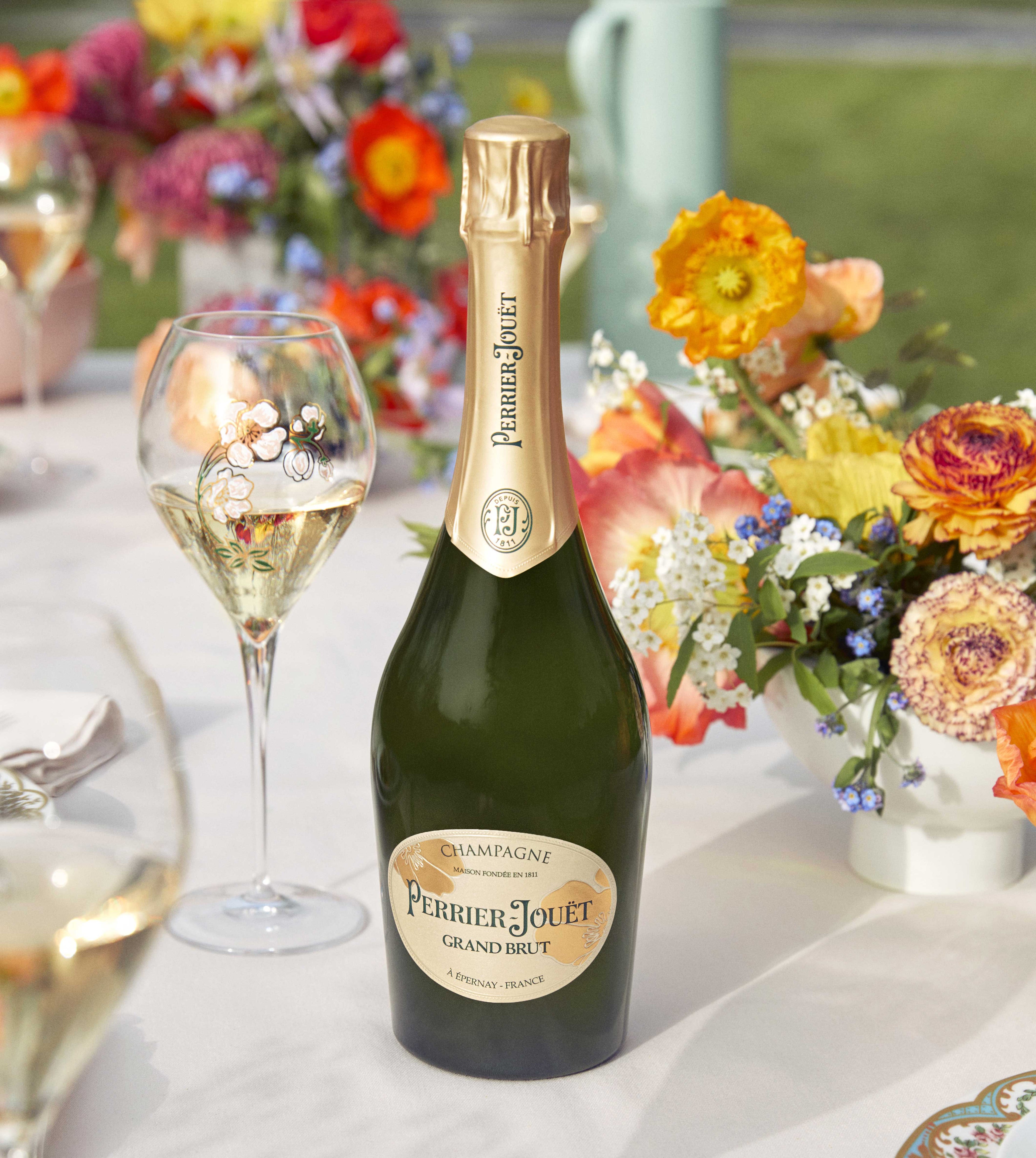 Perrier-Jouët Grand Brut 75 cL gift box, gift bag