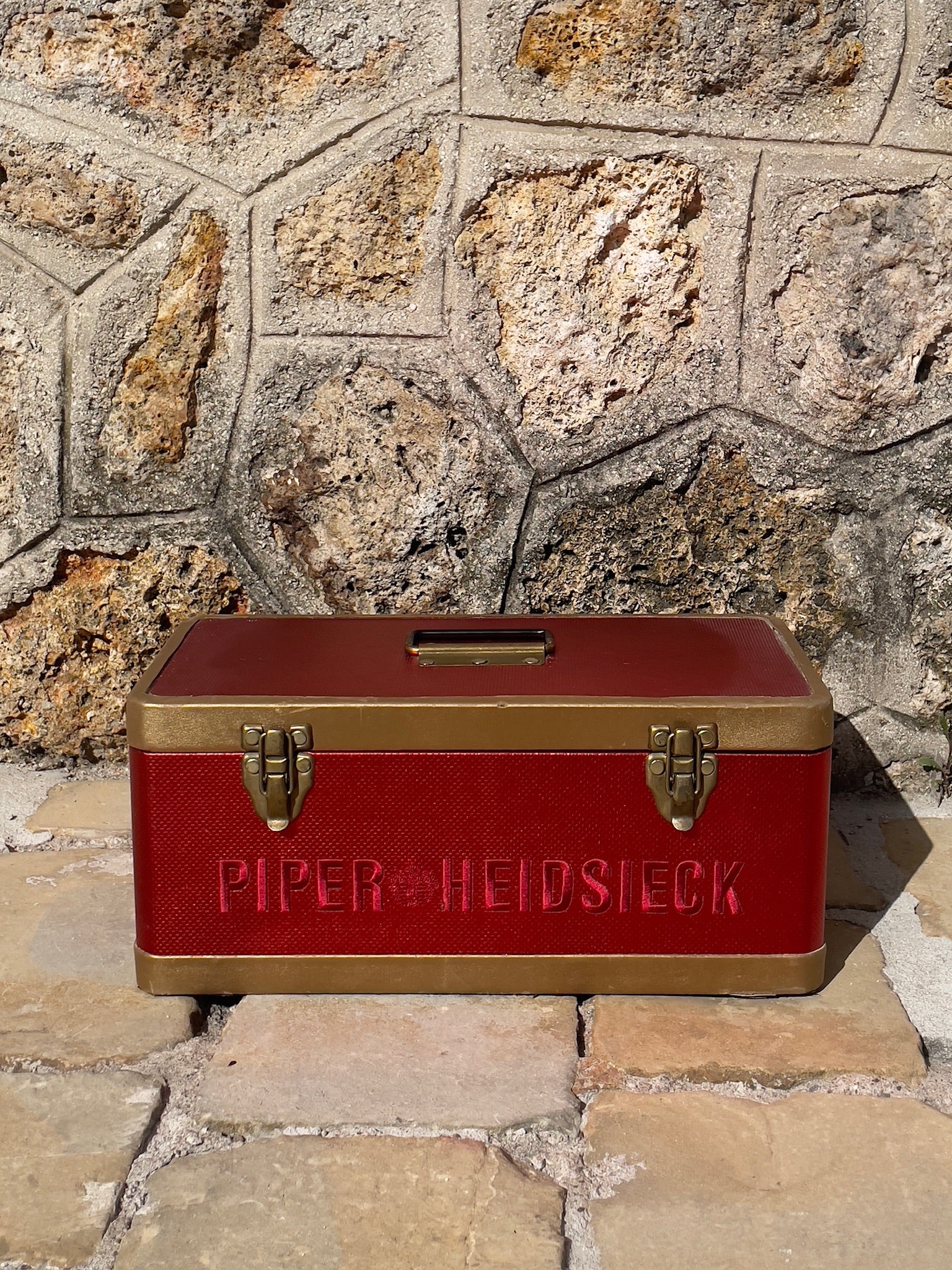 Piper-Heidsieck Jean Paul Gaultier Corset 1999 75 cL coffret – truhla 1970 se dvěmi skleničkami