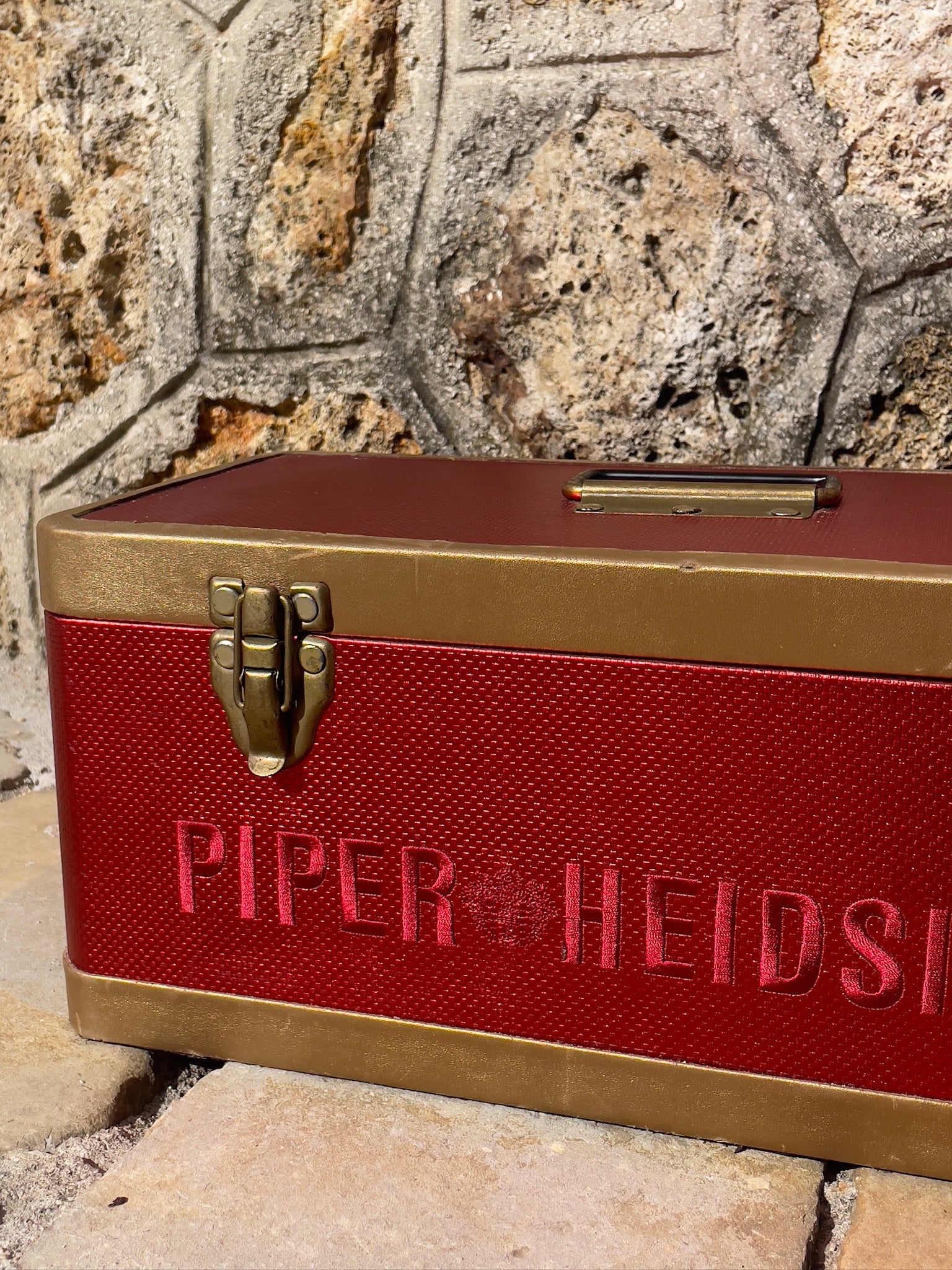 Piper-Heidsieck Jean Paul Gaultier Corset 1999 75 cL coffret – truhla 1970 se dvěmi skleničkami