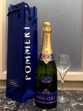 Načíst obrázek do prohlížeče Galerie, CHAMPAGNE POMMERY BRUT ROYAL 75 cL GIFT BAG &amp; FLUTE
