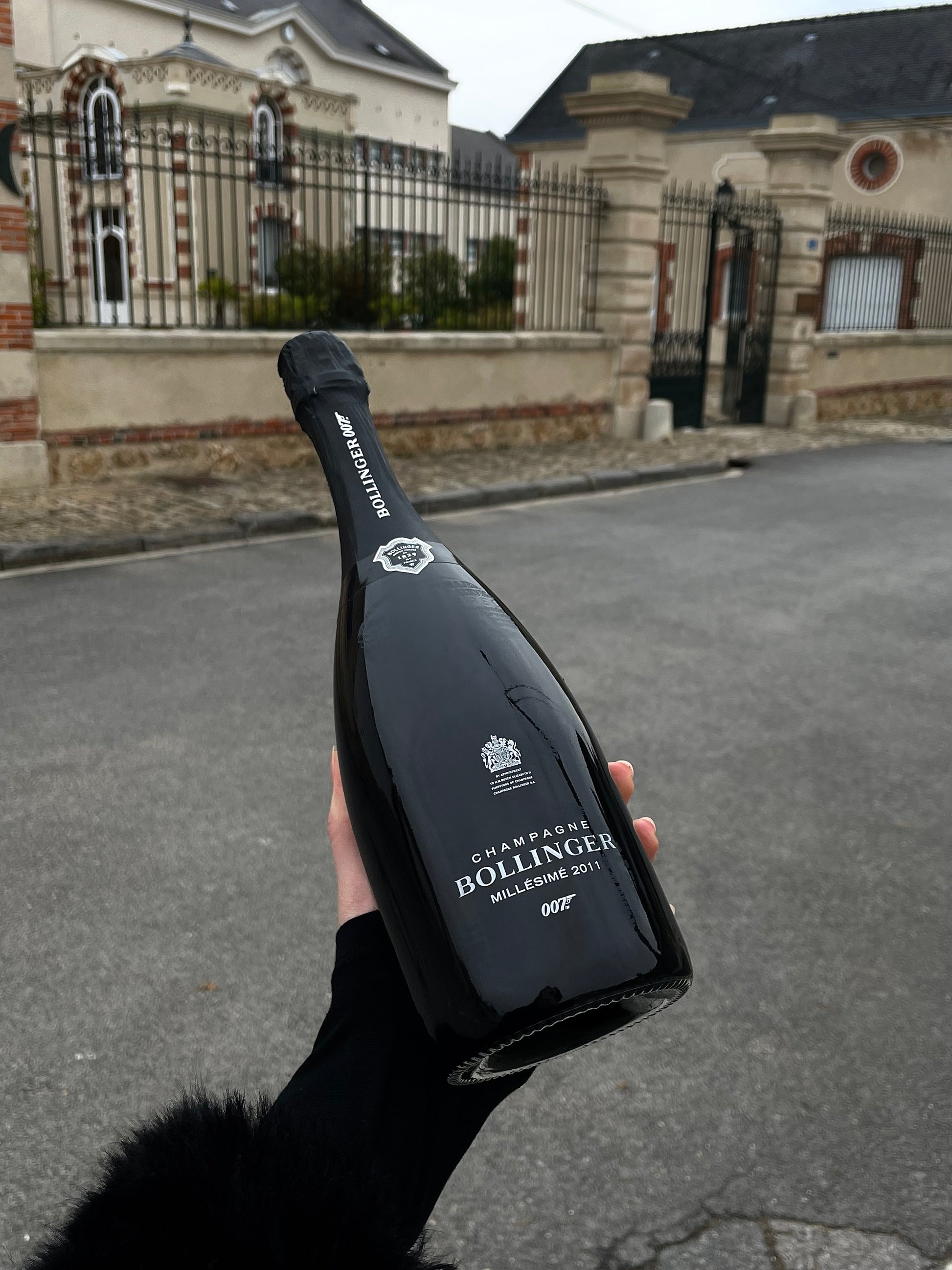 CHAMPAGNE BOLLINGER 007 BRUT MILLÉSIMÉ 2011 LIMITED EDITION 75 cL GIFT BAG
