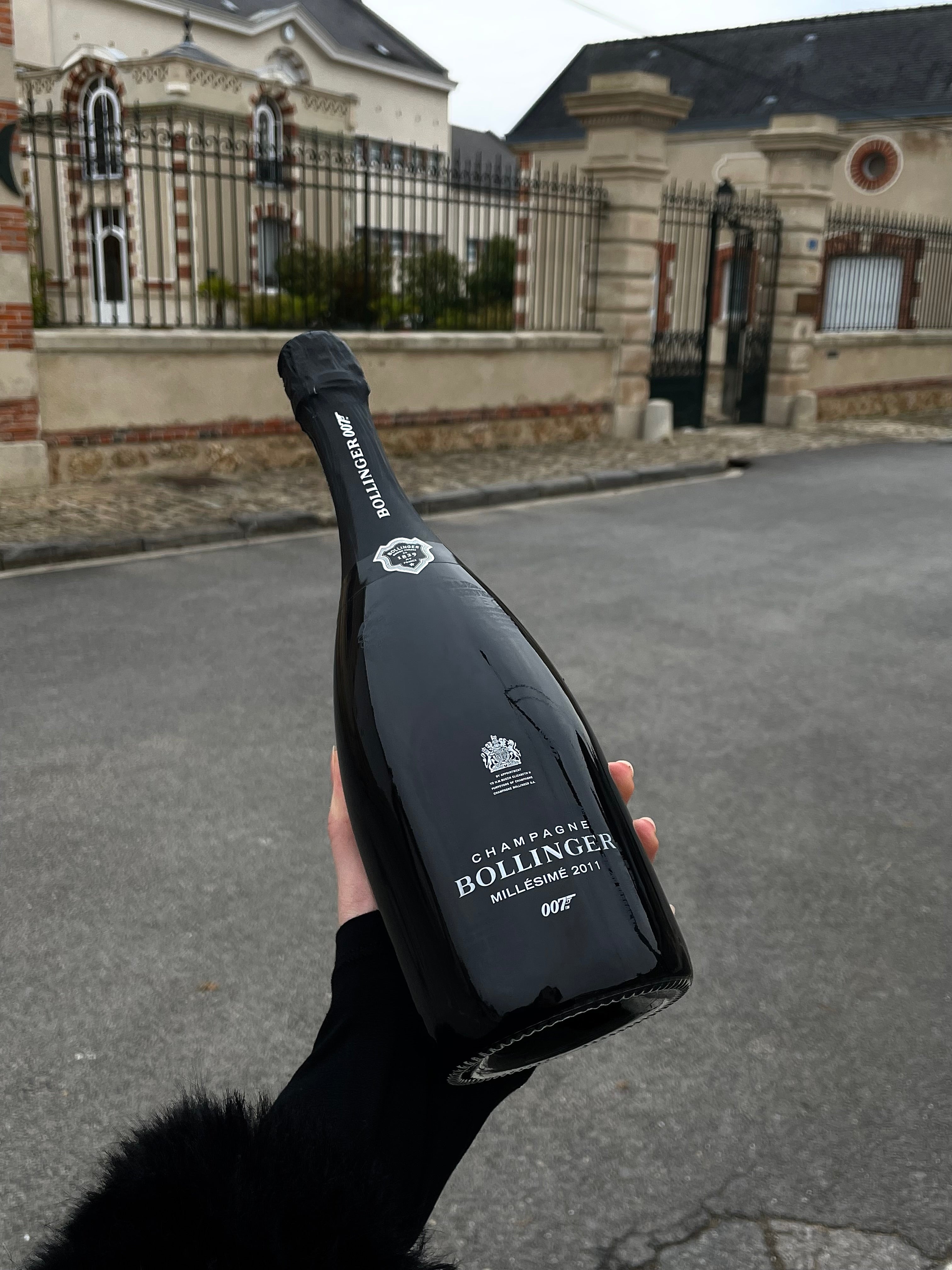 CHAMPAGNE BOLLINGER 007 BRUT MILLÉSIMÉ 2011 LIMITED EDITION 75 cL GIFT BAG