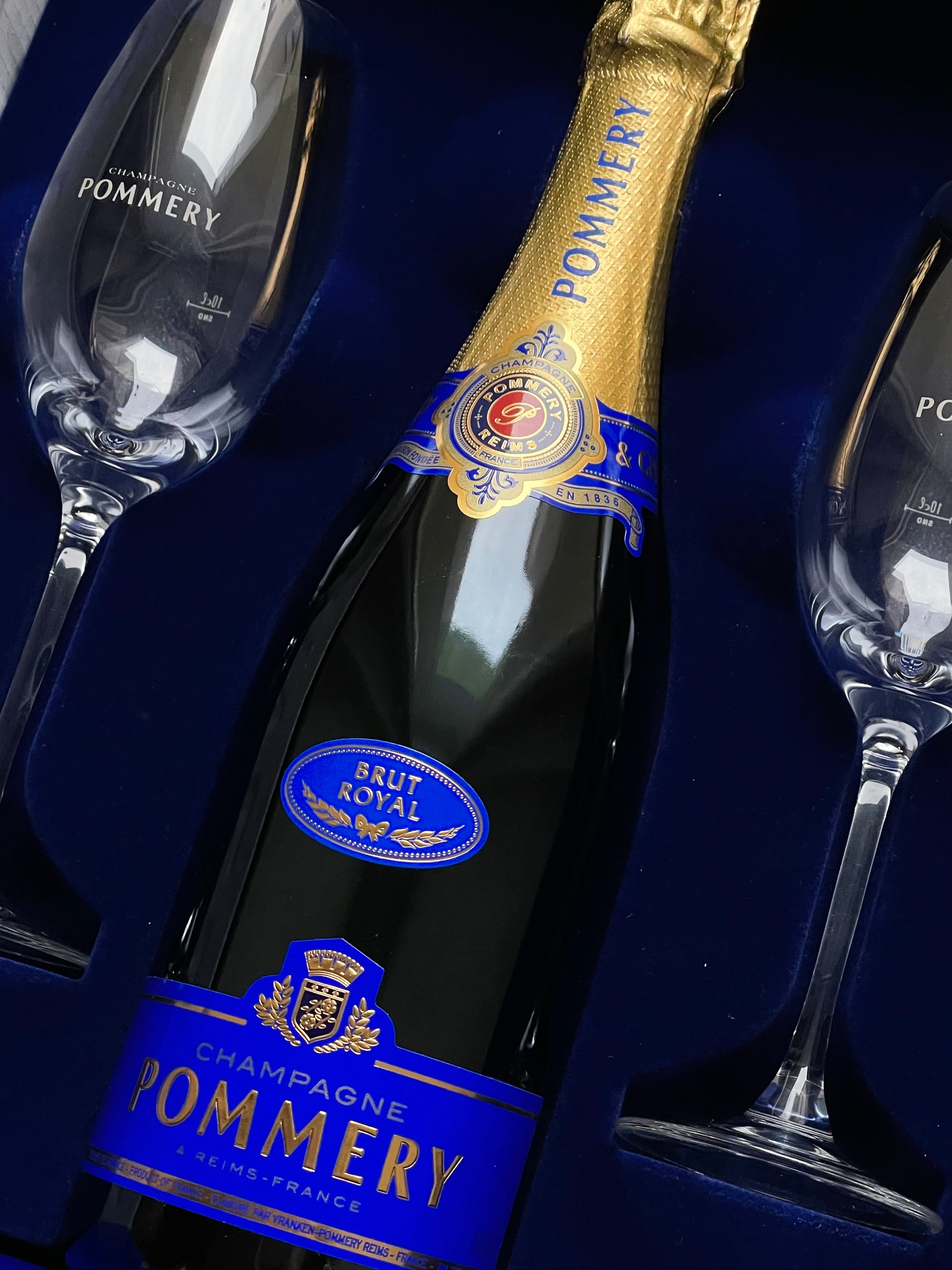 CHAMPAGNE POMMERY BRUT ROYAL COFFRET SADA 75 cL SET SE DVĚMI SKLENIČKAMI, GIFT BAG