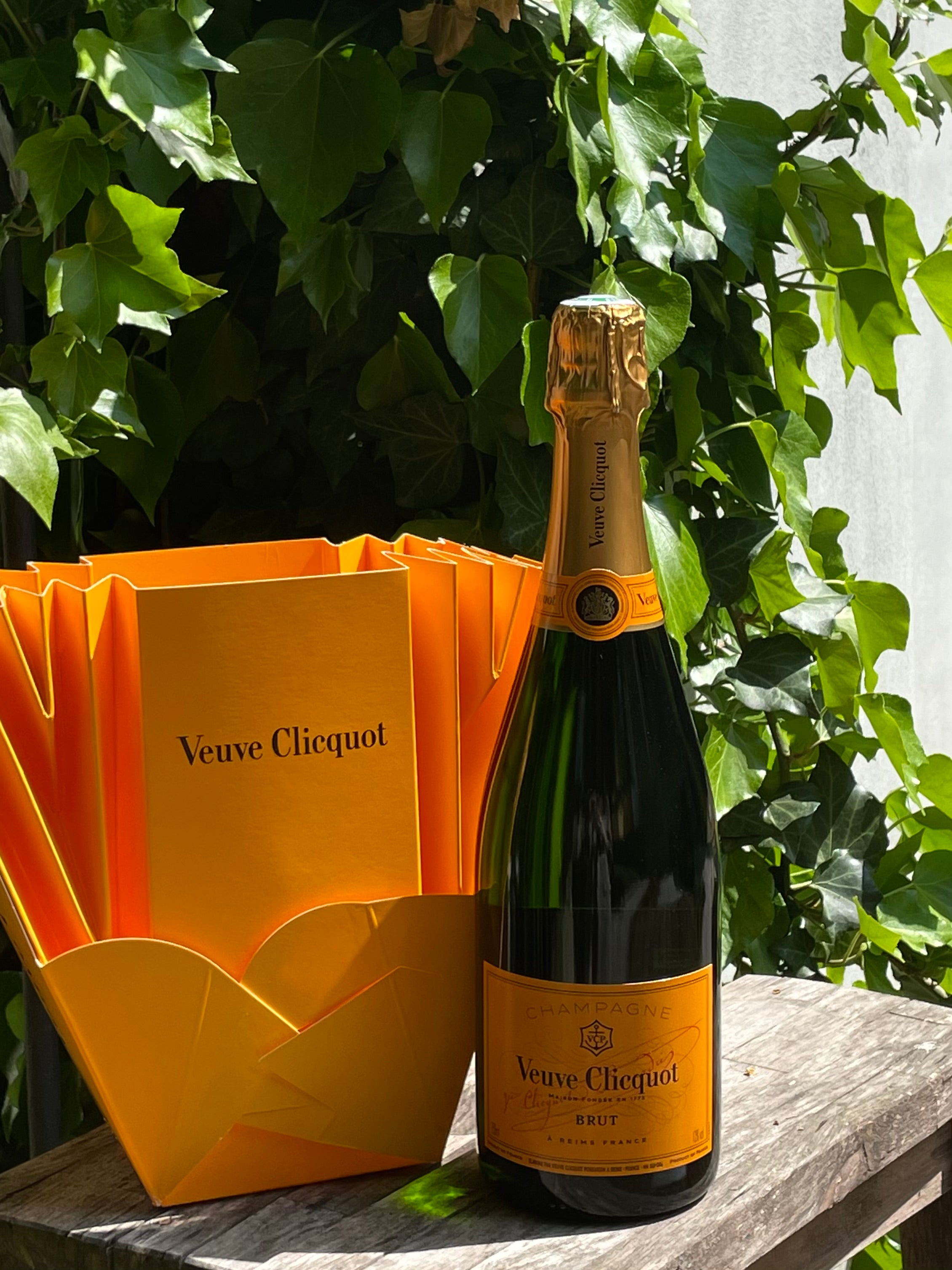 VEUVE CLICQUOT SOLAIRE CULTURE BRUT 250 ANS 75 cL GIFT ICE BOX