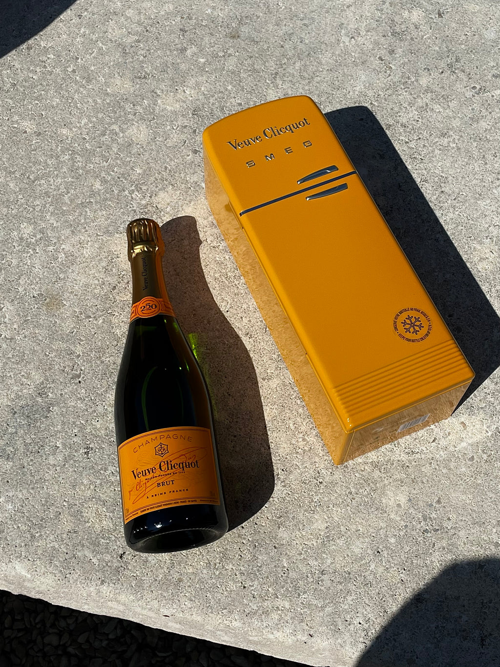 VEUVE CLICQUOT SOLAIRE CULTURE BRUT FRIDGE X SMEG 75 cL GIFT BAG