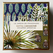 Načíst obrázek do prohlížeče Galerie, LE JARDIN DE FRAGONARD ~ santal cardamome savon parfumé 150 g ~ santalové dřevo a kardamom
